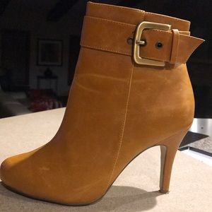 Ankle boot man made material